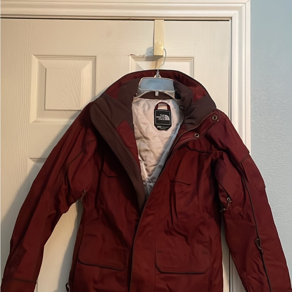 The North Face Men's Maroon Insulated Puffer Jacket